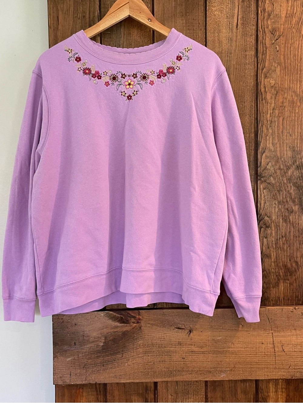 Basic Editions Lilac Scalloped Collar Embroidered Floral Sequin Sweatshirt XL